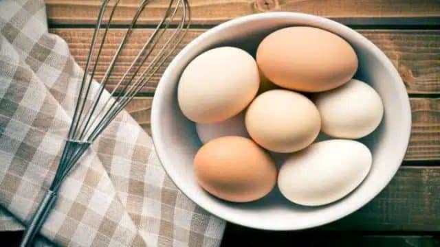 Comer un huevo al día no aumenta el colesterol y tiene beneficios inesperados para el corazón, conócelos !