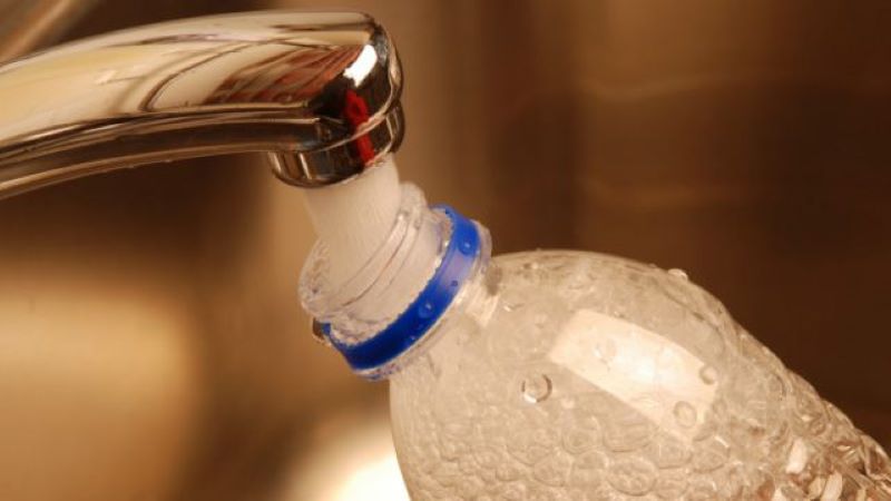 ¿Cómo desinfectar adecuadamente las botellas de agua limpia?