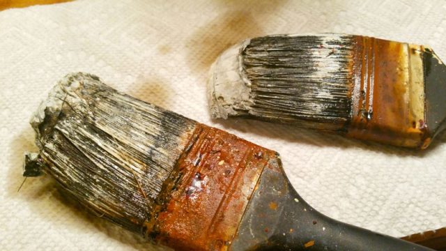 Pintura seca en las brochas: consejos para dejarlas relucientes