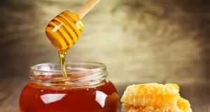 Solo necesitas un vaso de agua para saber si tu miel es auténtica.